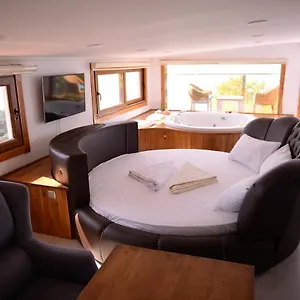 oteli̇ zi̇yaret edi̇n